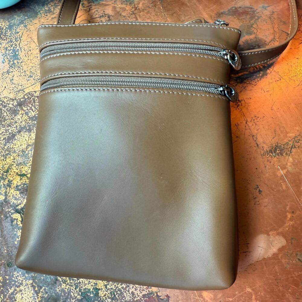 Women's Genuine Brown Leather Made In Italy 6" x 7.5" Crossbody Bag Very Nice